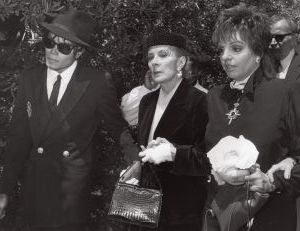 Michael Jackson , Lee Minelli,  and Liza Minelli 1986, LA.jpg